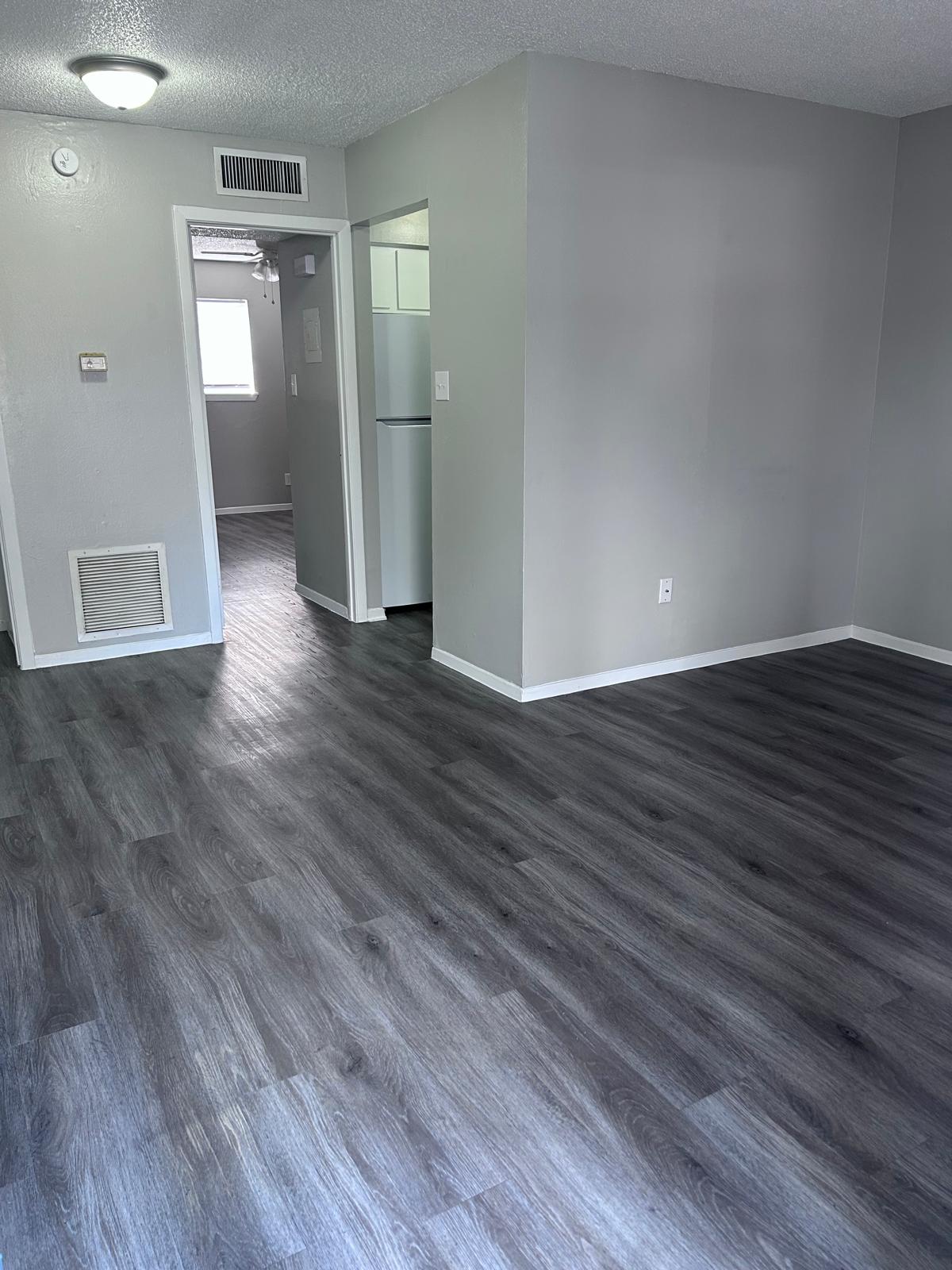 1700 West McIntyre Street - 1700-03