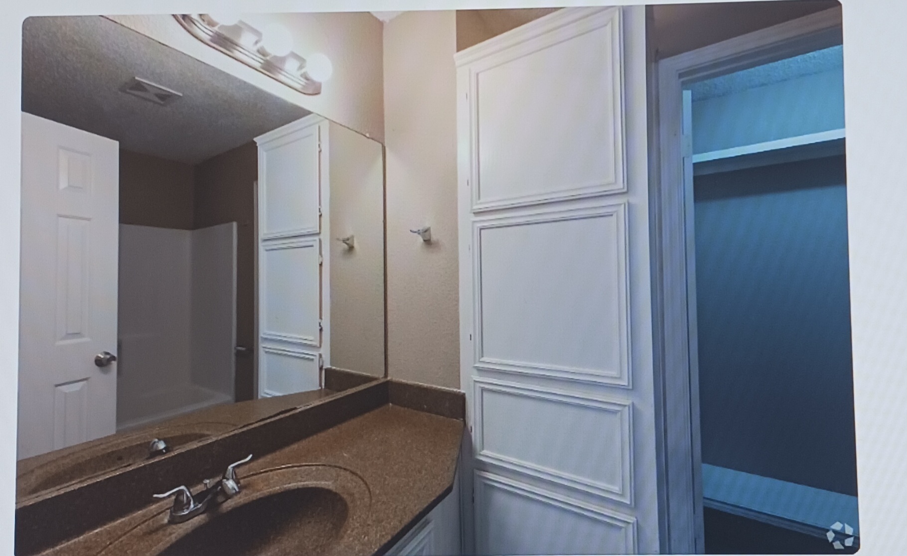 1600 West Dove Avenue - 08