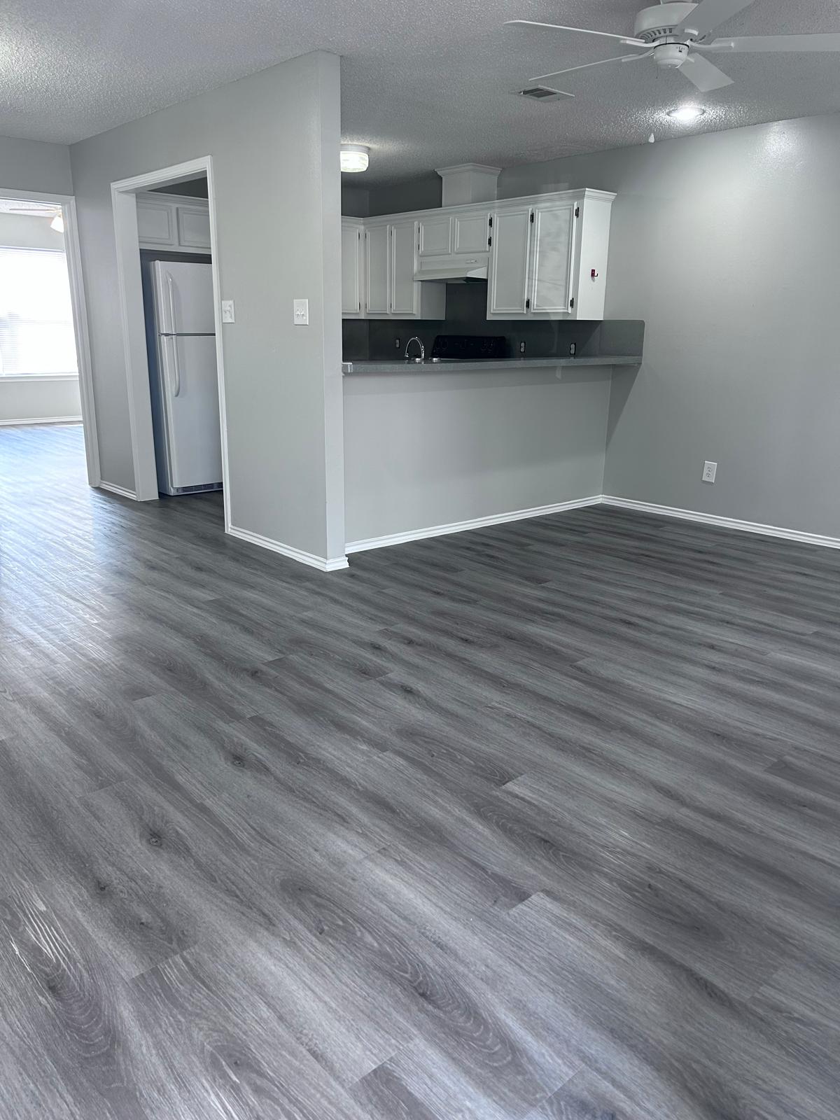 1604 West McIntyre Street - 1604-03