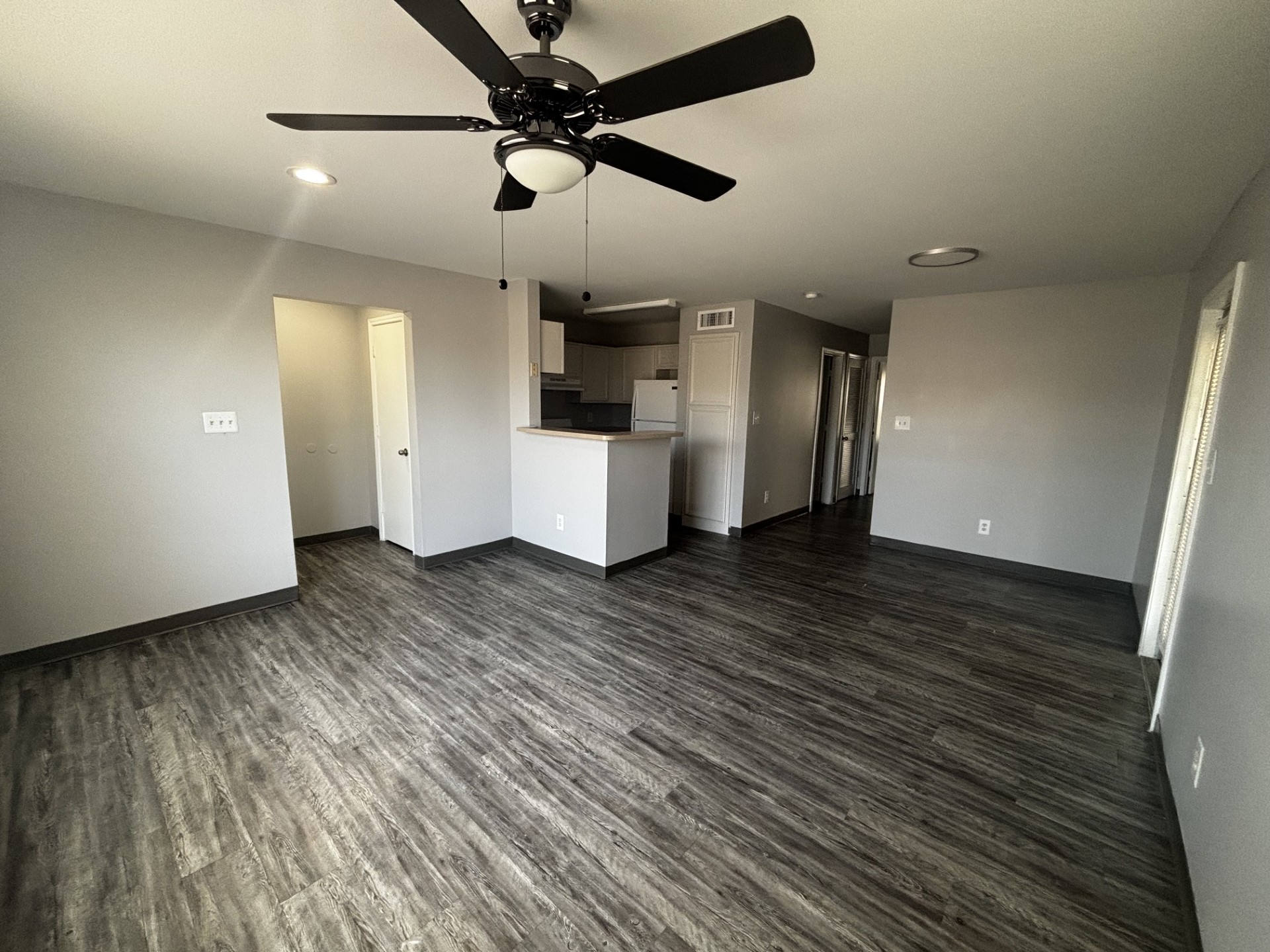 2601 Sarah Avenue-201