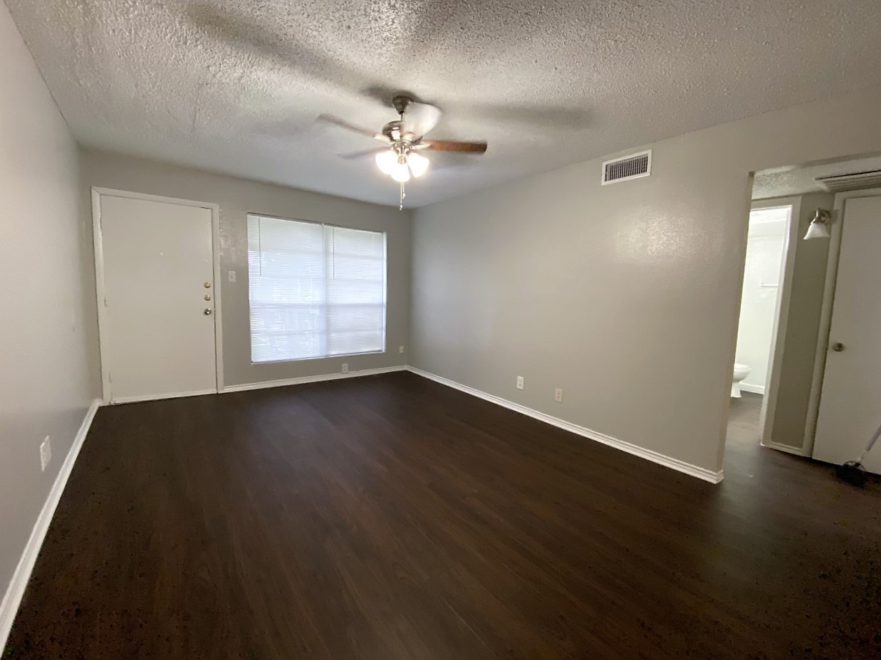 1809 W. Schunior Road - 0404