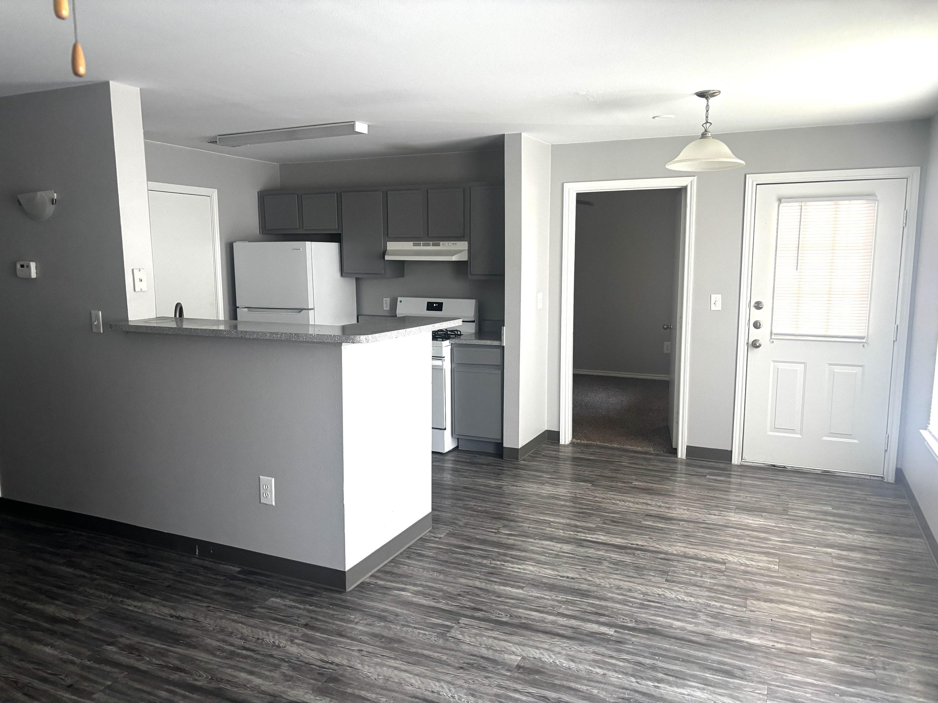 3817 S. Veterans Blvd-826