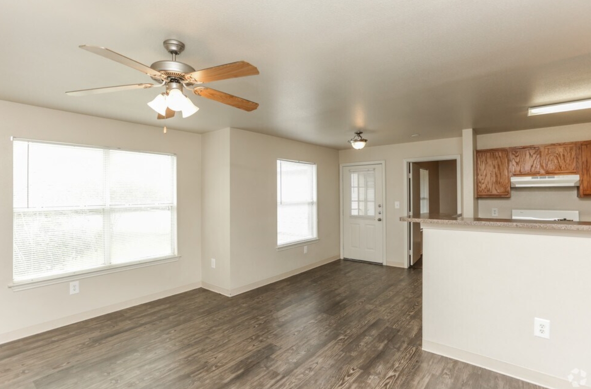 3817 S. Veterans Blvd-212