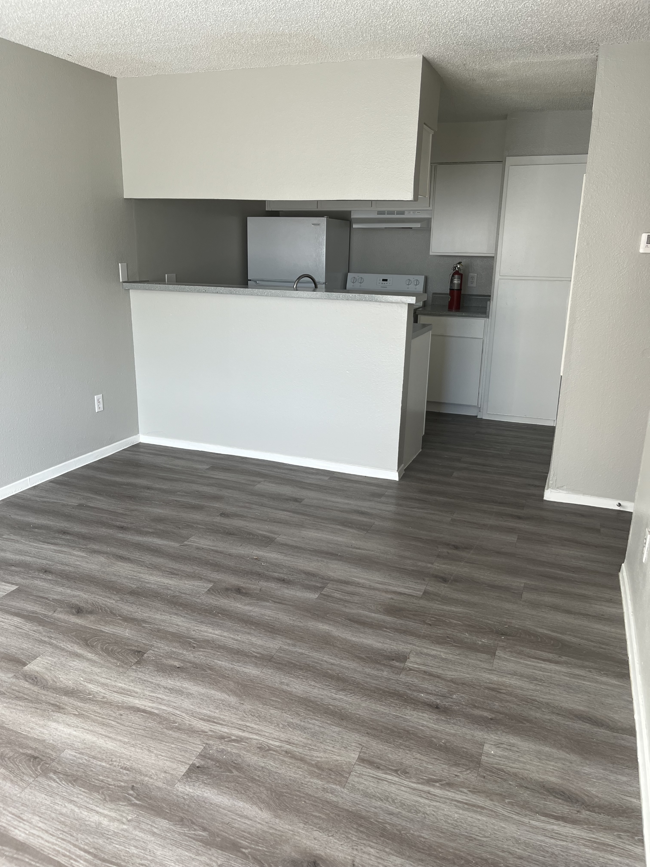 1607 West Schunior Street - 516